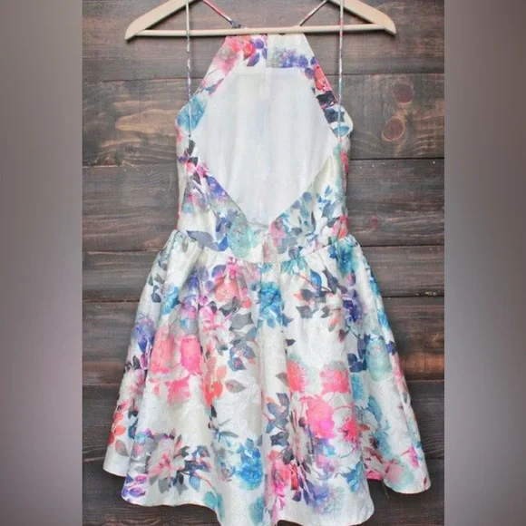 L'ATISTE Elegant White Dress - Picture 2 of 4